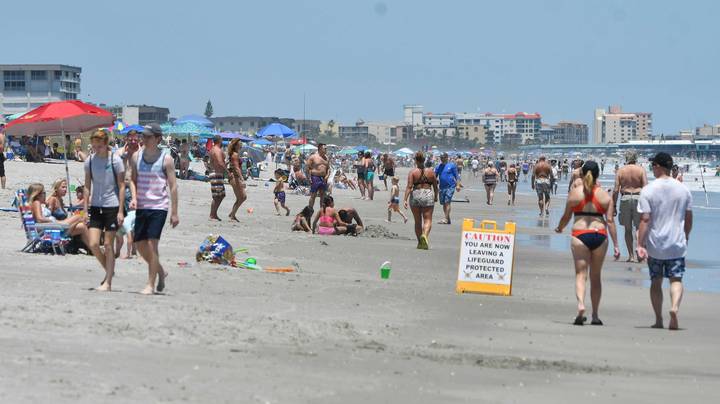 在锁定措施缓解后，人们在佛罗里达海滩留下6,000千克垃圾