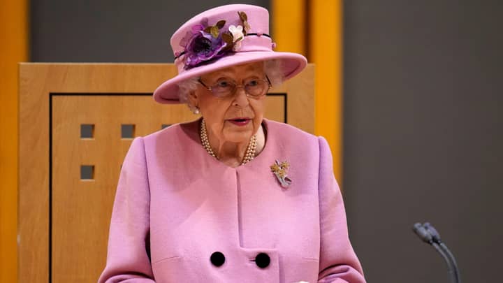 女王错过了纪念周日的服务