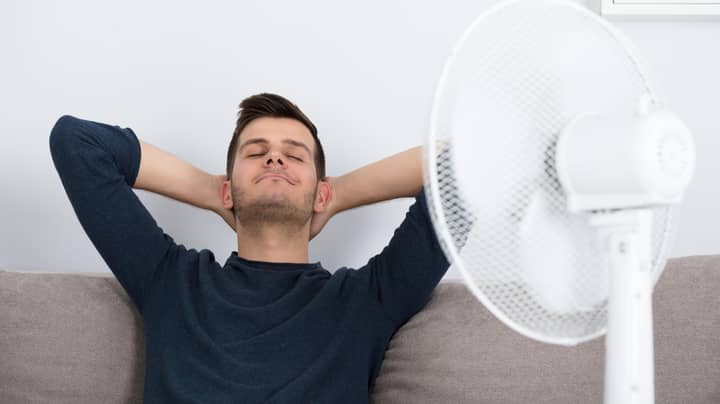 这就是为什么您可能不应该和风扇一起睡觉以击败热量