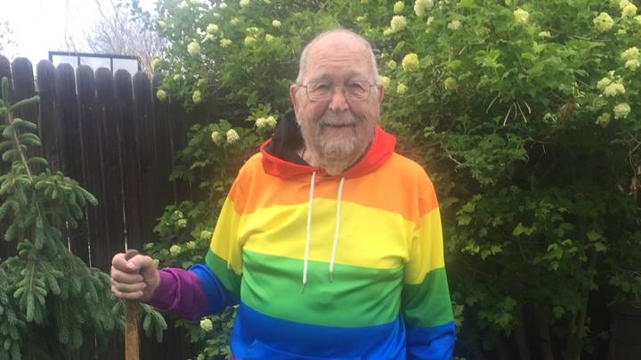90岁的男子在“保持秘密”的几十年之后出现了同性恋