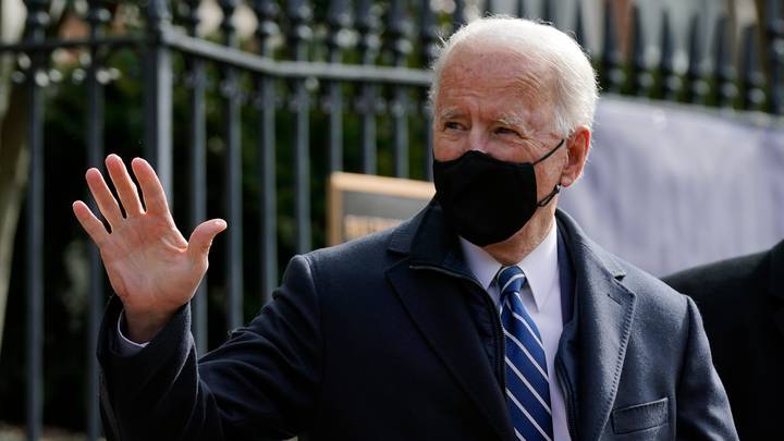 Joe Biden举起特朗普在美国军队的跨性别服务禁令