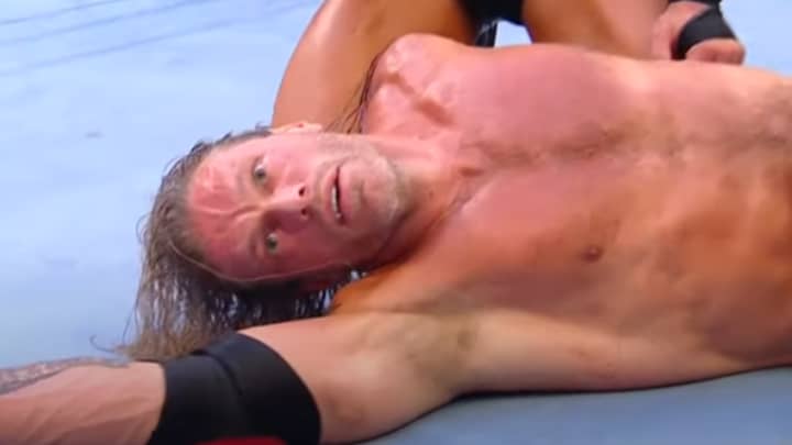 WWE Star Edge用图片证实反弹伤不是假的