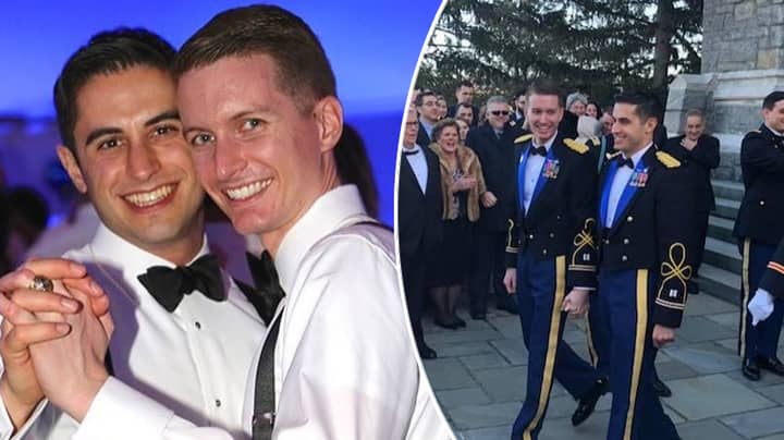 两名美国陆军队长已成为在他们见面的军队基地结婚的第一对同性夫妇