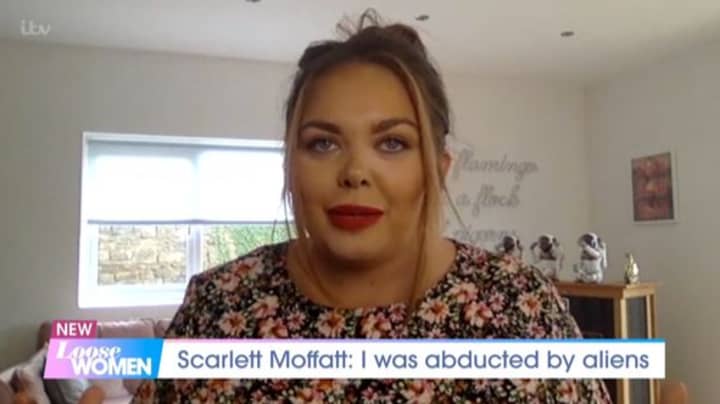 Scarlett Moffatt声称她十分之一时被外星人绑架了