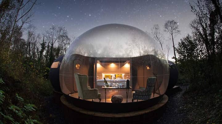 通过在Fermanagh中留在这些令人叹为观止的泡泡圆顶中，以实现您的林地幻想