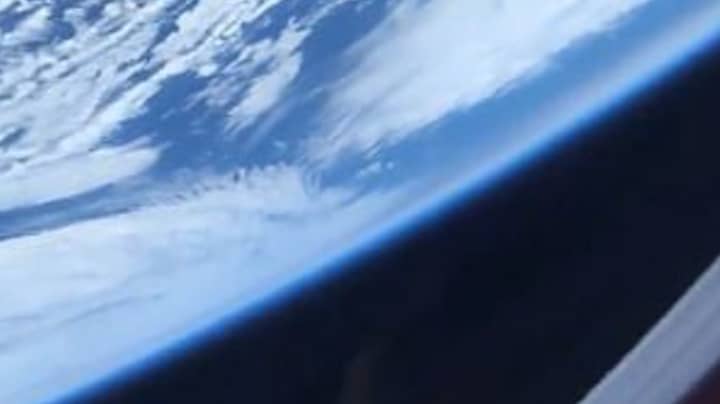 宇航员Victor Glover与Spacex Capsule共享地球视图的视频