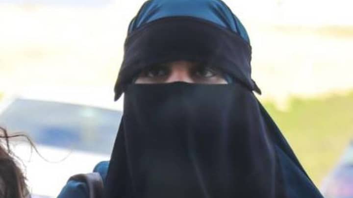 ISIS“恐怖分子”新娘允许与她的孩子一起返回新西兰