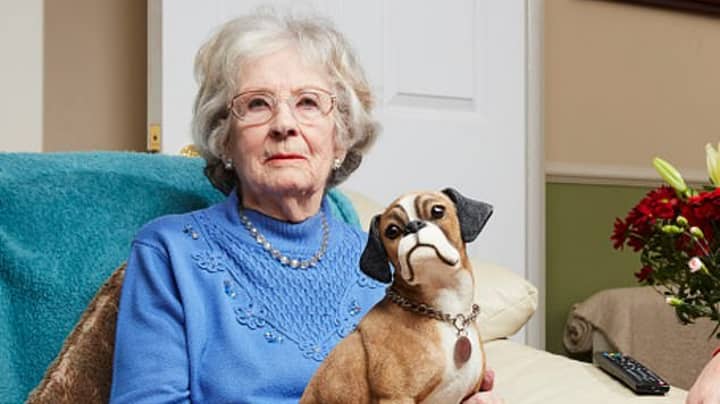 Gogglebox明星玛丽·库克（Mary Cook）去世，享年92岁