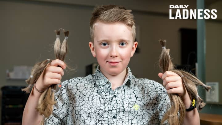 10岁的男孩切断了他的长发，并捐赠了慈善机构