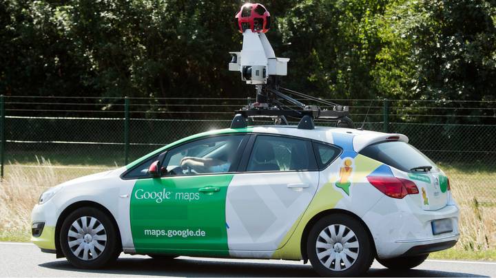 Google Street View汽车似乎越过野兔