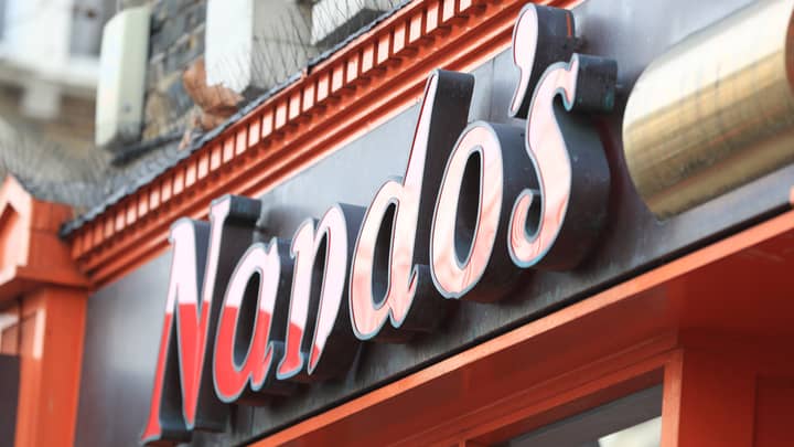 Nando's正在向任何收集考试结果的人免费提供鸡肉