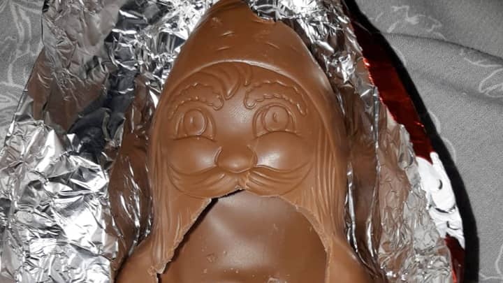 乐购购物者在他的巧克力圣诞老人身上发现了粗鲁的惊喜