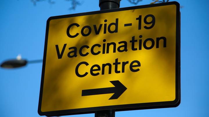 超过一半的英国有他们的第一个Covid-19疫苗接种