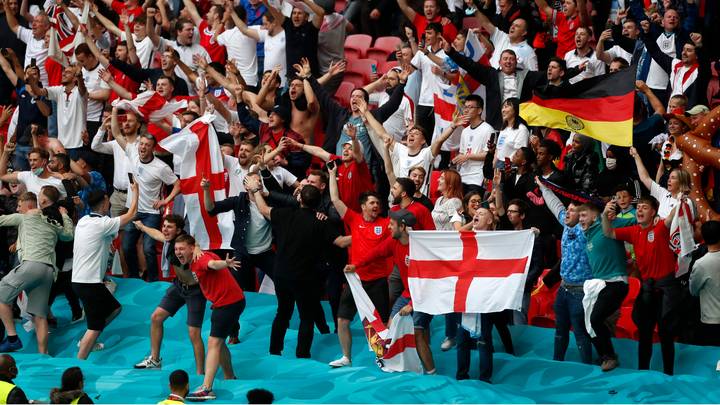 英格兰球迷庆祝对德国的历史胜利的虚幻场面