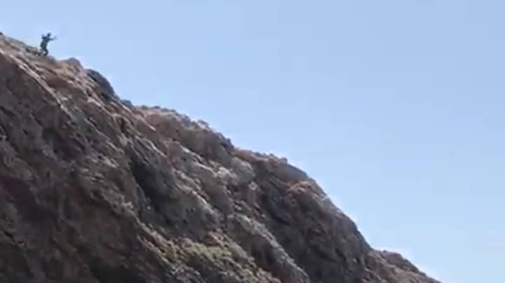 英国游客在伊维萨岛跳下悬崖后受伤严重