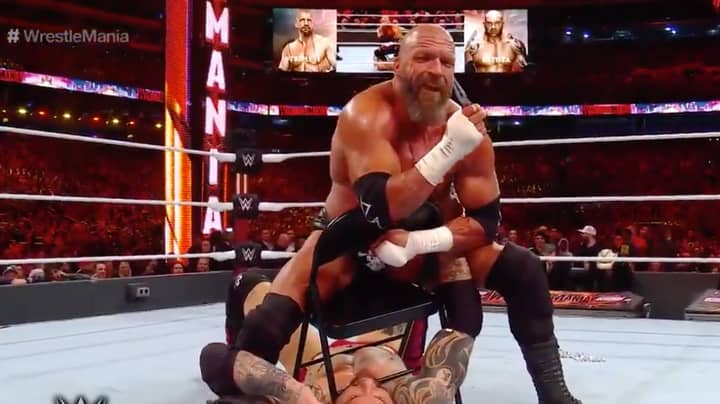 Triple H在Wrestlemania 35上撕开了Dave Batista的鼻环