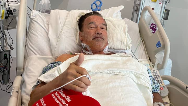 阿诺德·施瓦辛格（Arnold Schwarzenegger）说，他接受了另一次心脏手术后感觉“很棒”“width=