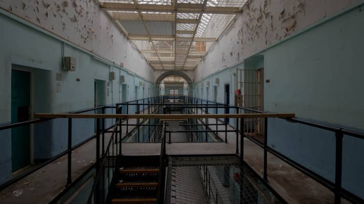 摄影师捕捉了“英国最闹鬼的”监狱的寒意