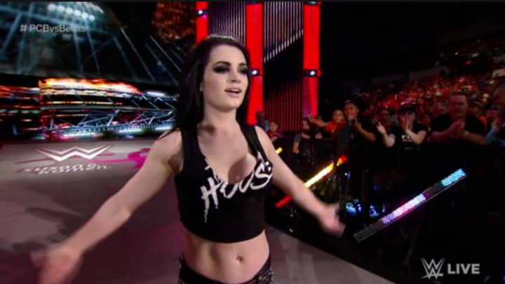 最近受伤后，WWE明星佩奇（Paige）从摔跤中退休