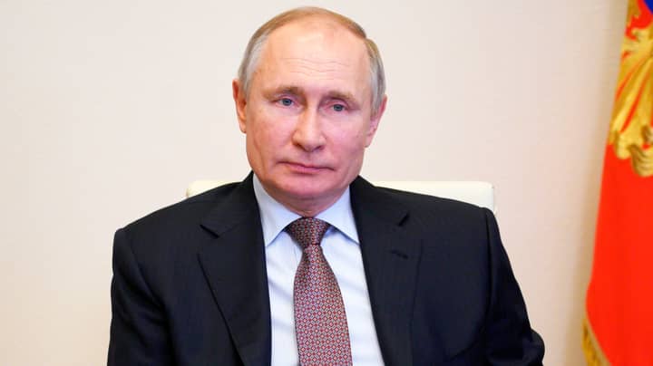弗拉基米尔·普京（Vladimir Putin）签署法律，允许他统治直到2036年