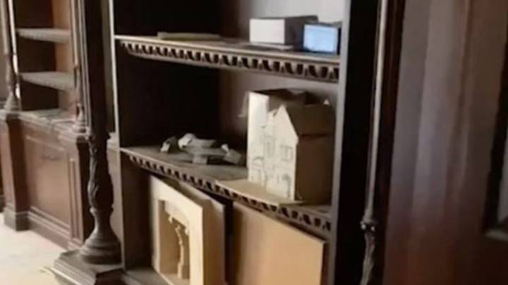房主共享隐藏的巢穴视频在书架后的地下室