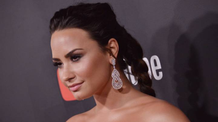 Demi Lovato揭示过量导致三次中风和心脏病发作
