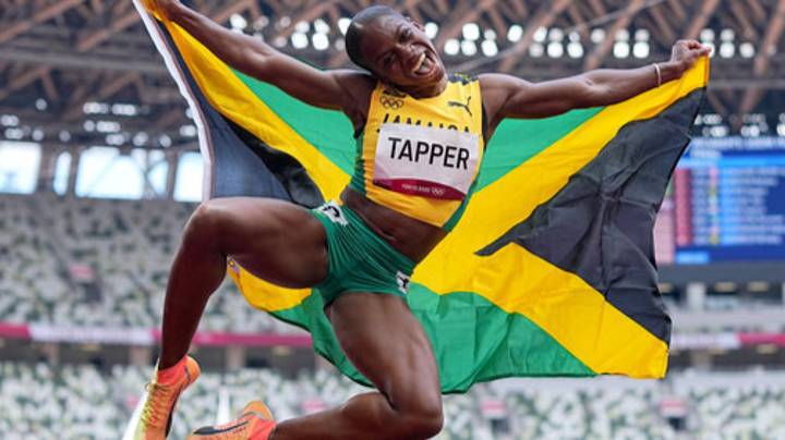 在获胜奥运障碍奖章后，牙买加短跑Sprins Raps icki Minaj歌曲