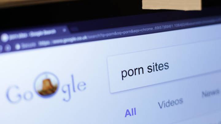 英国政府延误计划将色情网站迫使年龄检查用户