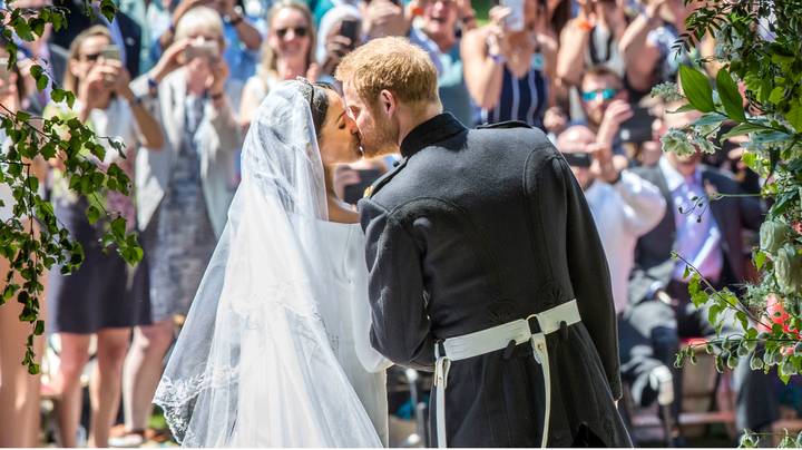 皇家婚礼2018：哈里王子和梅珊纪念品正式结婚