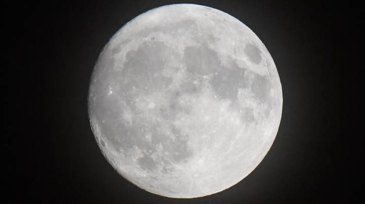 人们认为超级月亮是NASA的阴谋 - 月球实际上是4.7英里外