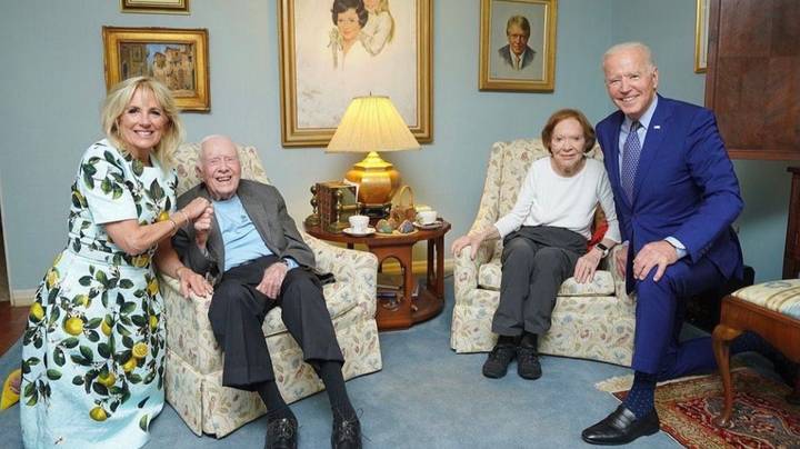 与吉米·卡特（Jimmy Carter）的照片让总统乔·拜登（Joe Biden）看起来很巨人