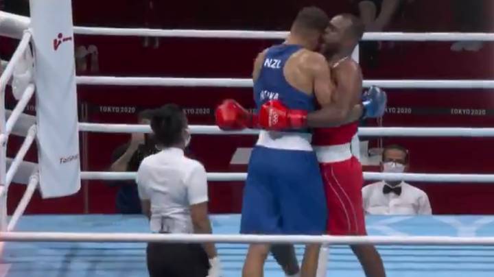 摩洛哥拳击手试图在东京奥运会上咬对手的耳朵“width=