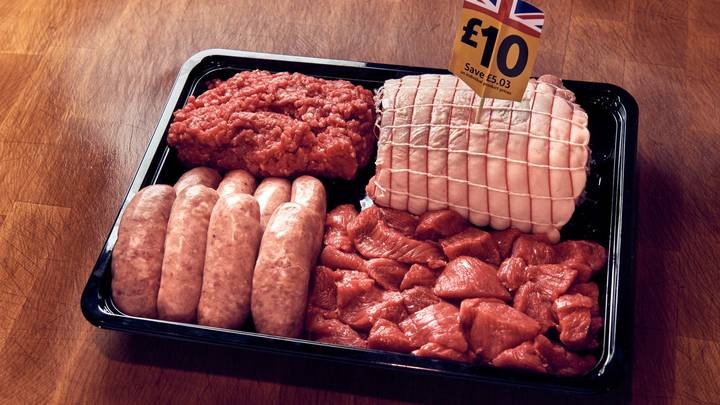 Morrisons推出了10英镑的巨型肉类包“width=