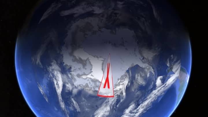 阴谋理论家在Google Earth上的Antarctica上过怪异的X