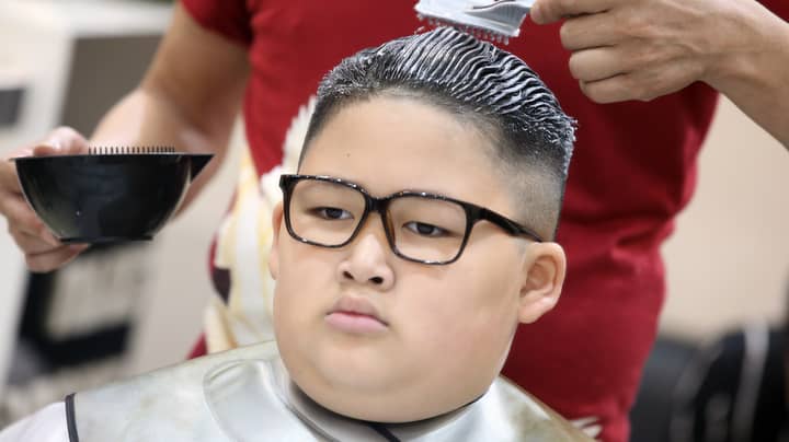 越南美发师正在做唐纳德·特朗普和金正恩发型