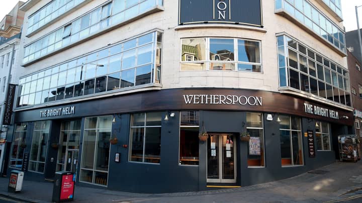 Wetherspoon宣布计划重新开放菜单和安全屏幕有限的酒吧