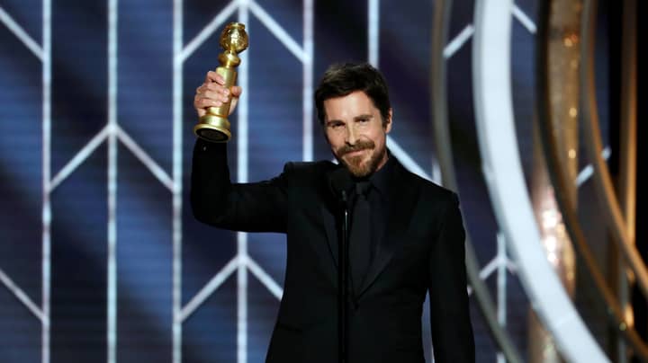 克里斯蒂安·贝尔（Christian Bale）的英语口音使许多金球奖的观众感到惊讶“width=