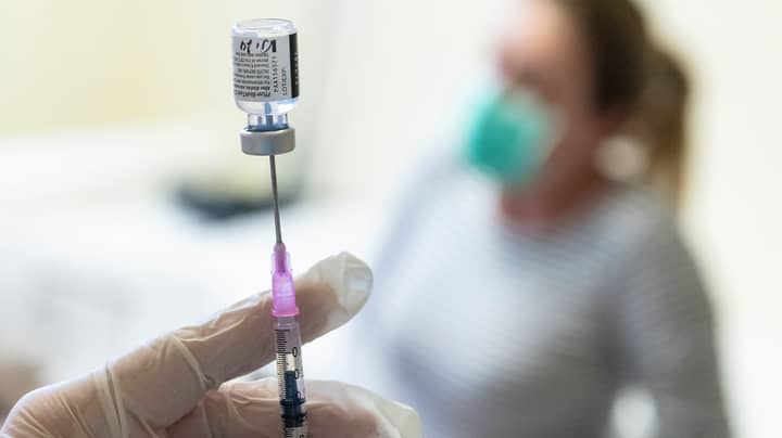 澳大利亚的第一种冠状病毒疫苗已被批准用于大众使用