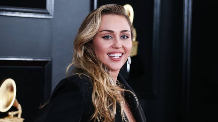 Miley Cyrus说在汉娜蒙大拿州工作给了她“身份危机”