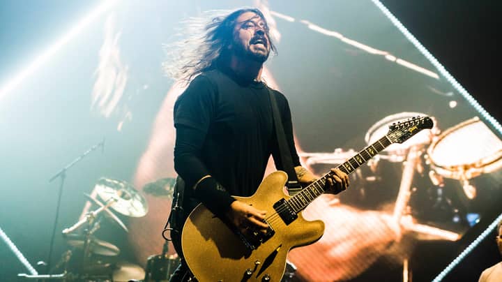 乐队的Foo Fighters粉丝在Bin'之后宣布“无疫苗，否演出”之后