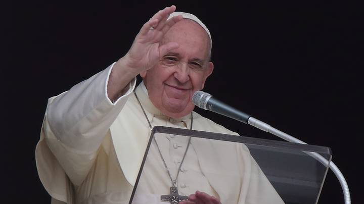 教皇弗朗西斯告诉父母，LGBT孩子们“像他们一样被爱”“width=