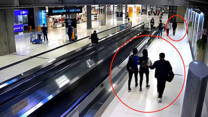 令人震惊的视频镜头显示妇女在曼谷机场被绑架