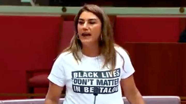 澳大利亚政治家在揭幕黑人生活事物T恤后将从参议院的地板上启动