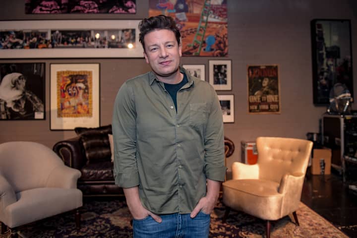 杰米·奥利弗（Jamie Oliver）在要求Twitter的“最喜欢的早餐”之后撕裂了碎片