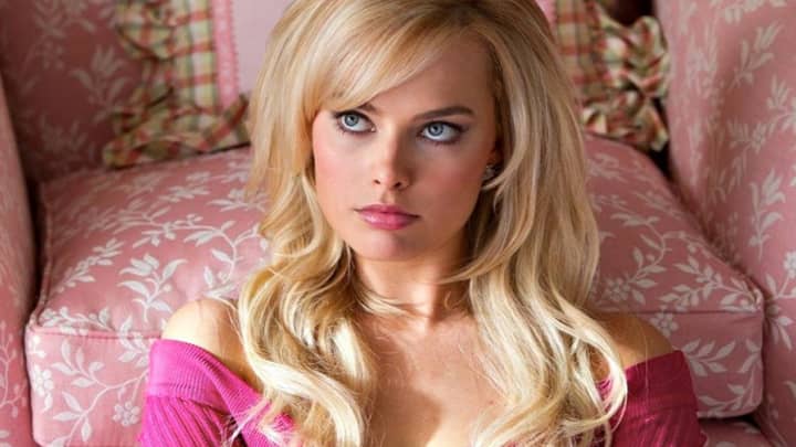 玛格特·罗比（Margot Robbie）：在《华尔街狼》中拍摄性爱场面很“尴尬”