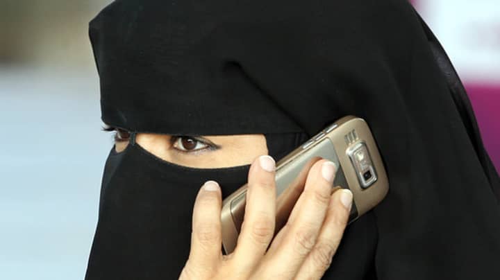 昆士兰州的政客们对是否禁止Burqa和其他面部掩护投票
