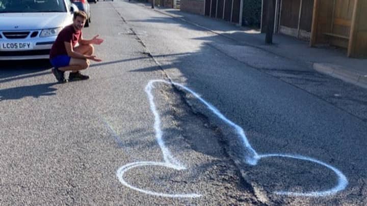 一位神秘的涂鸦艺术家一直在埃塞克斯（Essex）的坑洼周围喷涂阴茎