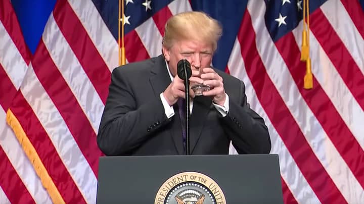 唐纳德·特朗普（Donald Trump）在“像孩子一样饮用水”之后引发了健康问题