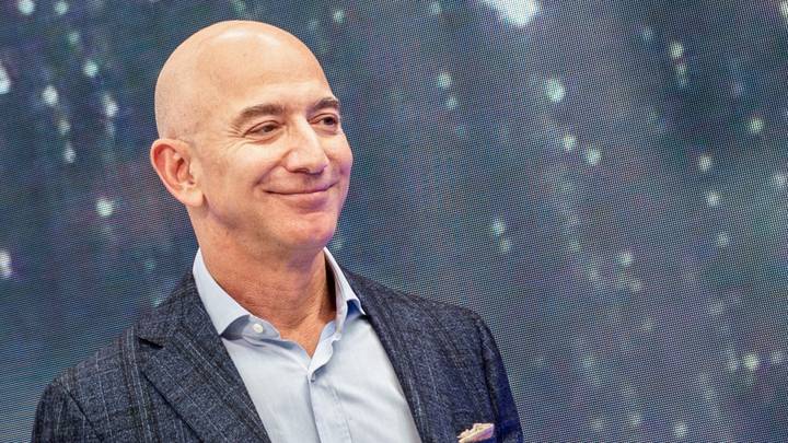 杰夫·贝佐斯（Jeff Bezos）上个月变得更加丰富，股市倒闭之前
