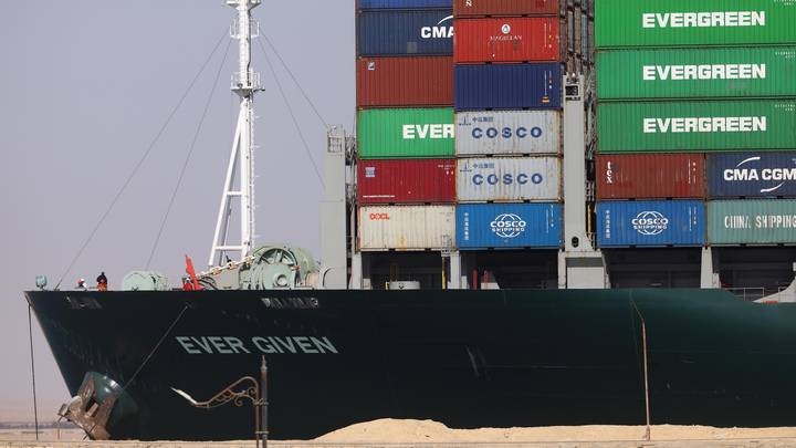 一艘装载着大量性玩具的船只在从苏伊士运河被移出后，现在已经获得了自由